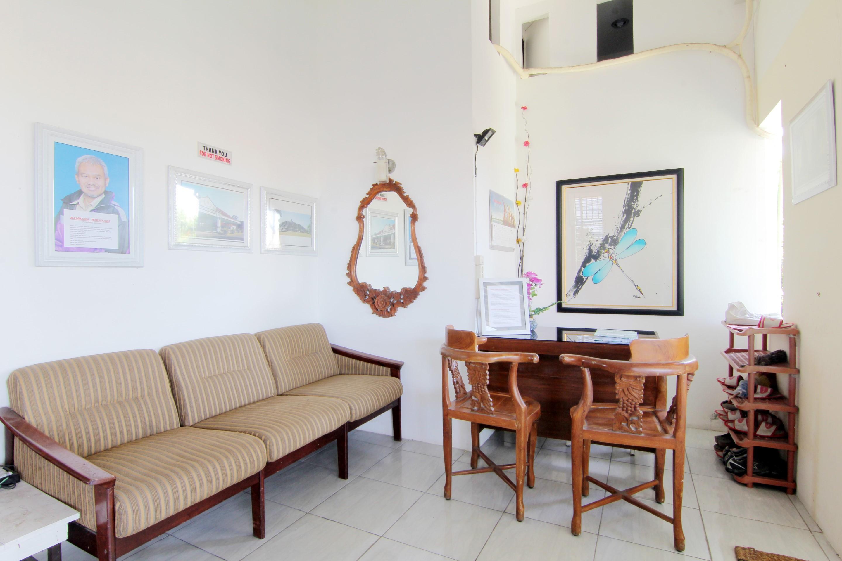 Tiga Dua Homestay Yogyakarta Exterior foto